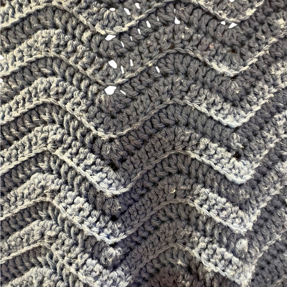 Vintage handcrafted knitted blue cape - Picture 8 of 9